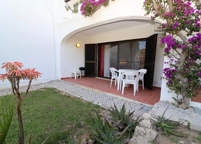 Camelia 68 At Sao Rafael - アルブフェイラ